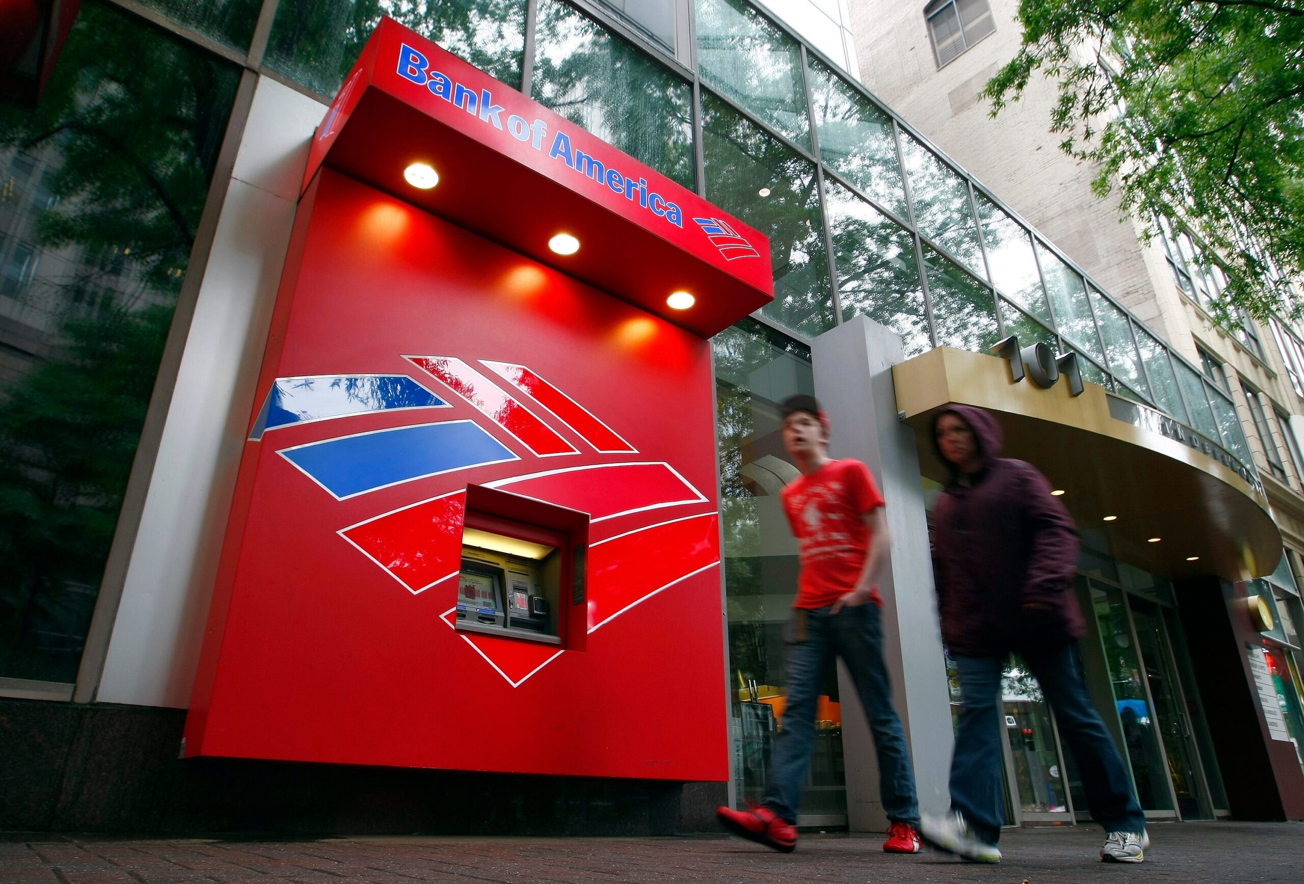 Bank of America, BAC.N, bank branches, branch expansion, financial centers, digital banking, customer relationships, personalized financial advice, Holly O'Neill, JPMorgan Chase, JPM.N, consumer banking, Brian Moynihan, executive compensation, Saeed Azhar, Prakhar Srivastava, banking industry, U.S. banking, branch consolidation, new markets, financial footprint
