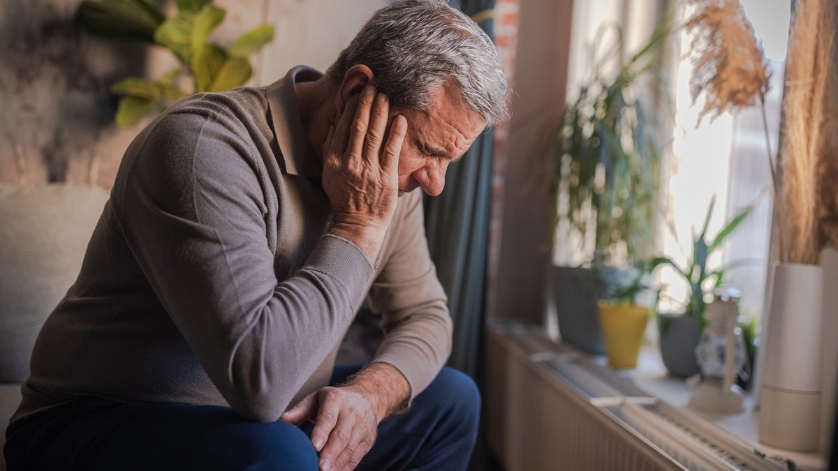 hearing loss, elderly, loneliness, social isolation, hearing aids, social connections, aging, mental health, physical health, cognitive decline, dementia, Medicare, NYU Langone Health, study, research, seniors, depression, heart disease, premature death, audiology, healthy aging, social interactions, relationships, well-being
