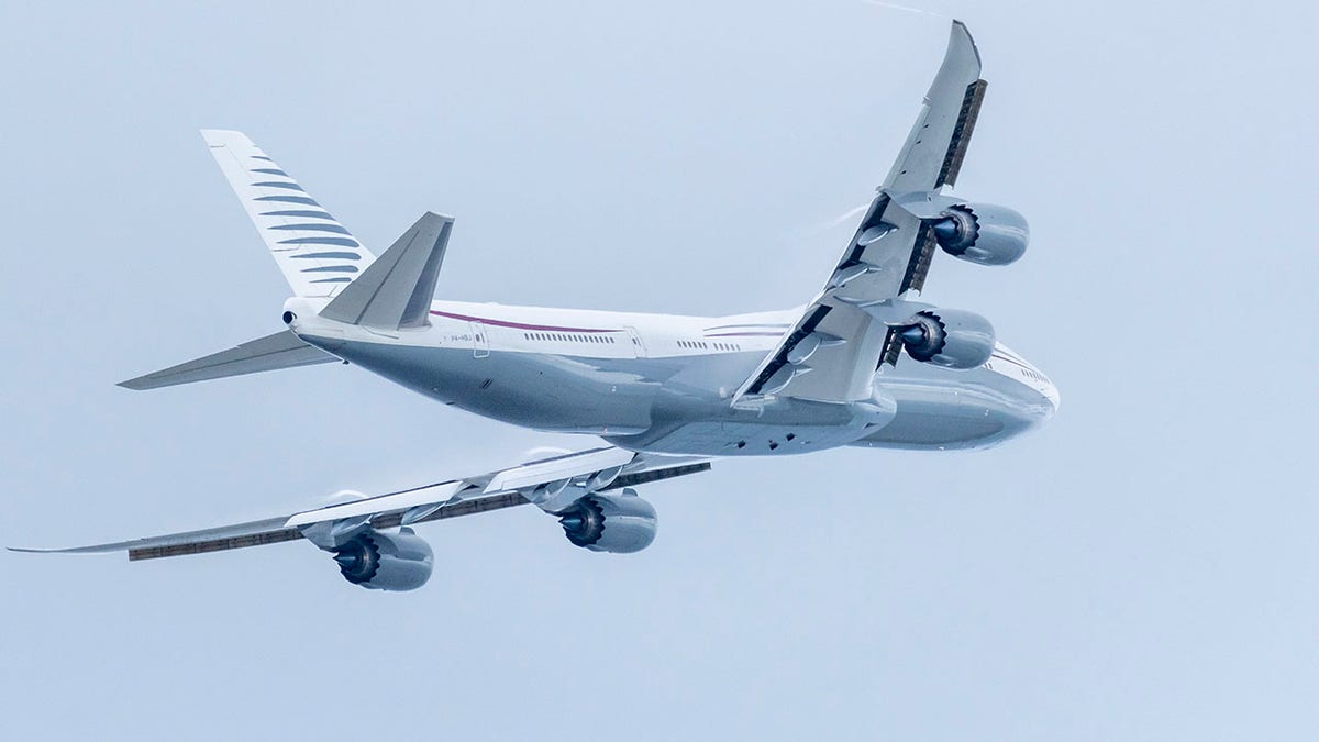 Boeing 747, Air Force One, Donald Trump, Qatar, gift, Department of Defense, emoluments clause, ethics investigation, Ritchie Torres, Government Accountability Office, foreign power, legal review, White House, taxpayers, Saudi Arabia
