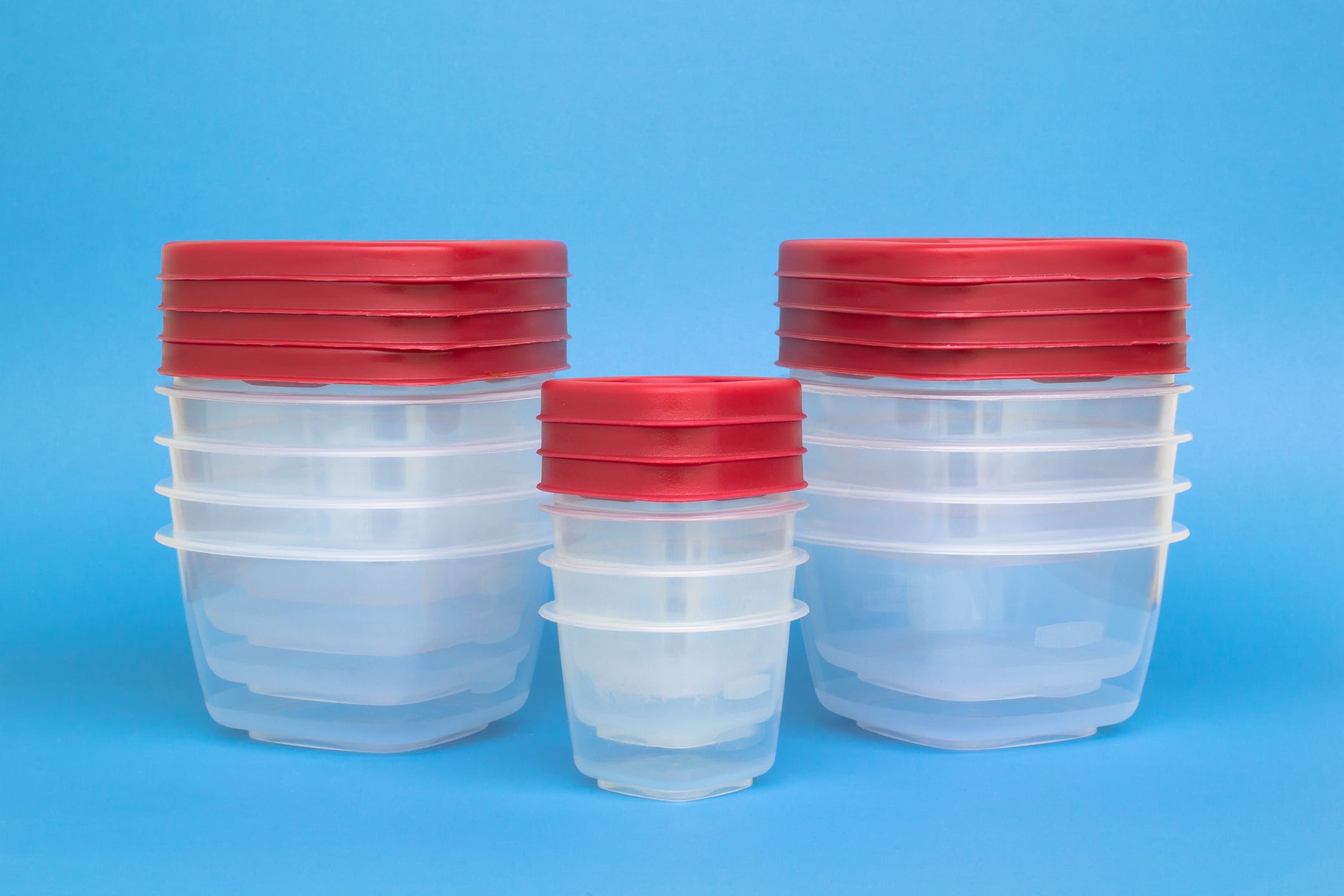 Rubbermaid, microplastics, lawsuit, Newell Brands, food storage containers, microwave safe, freezer safe, Marija Andesilic, Passion Lowe, Clarkson Law Firm, S.C. Johnson, Ziploc, class action, consumer protection, health risks, plastic industry, TakeAlongs, food safety, plastic containers, Environmental Working Group
