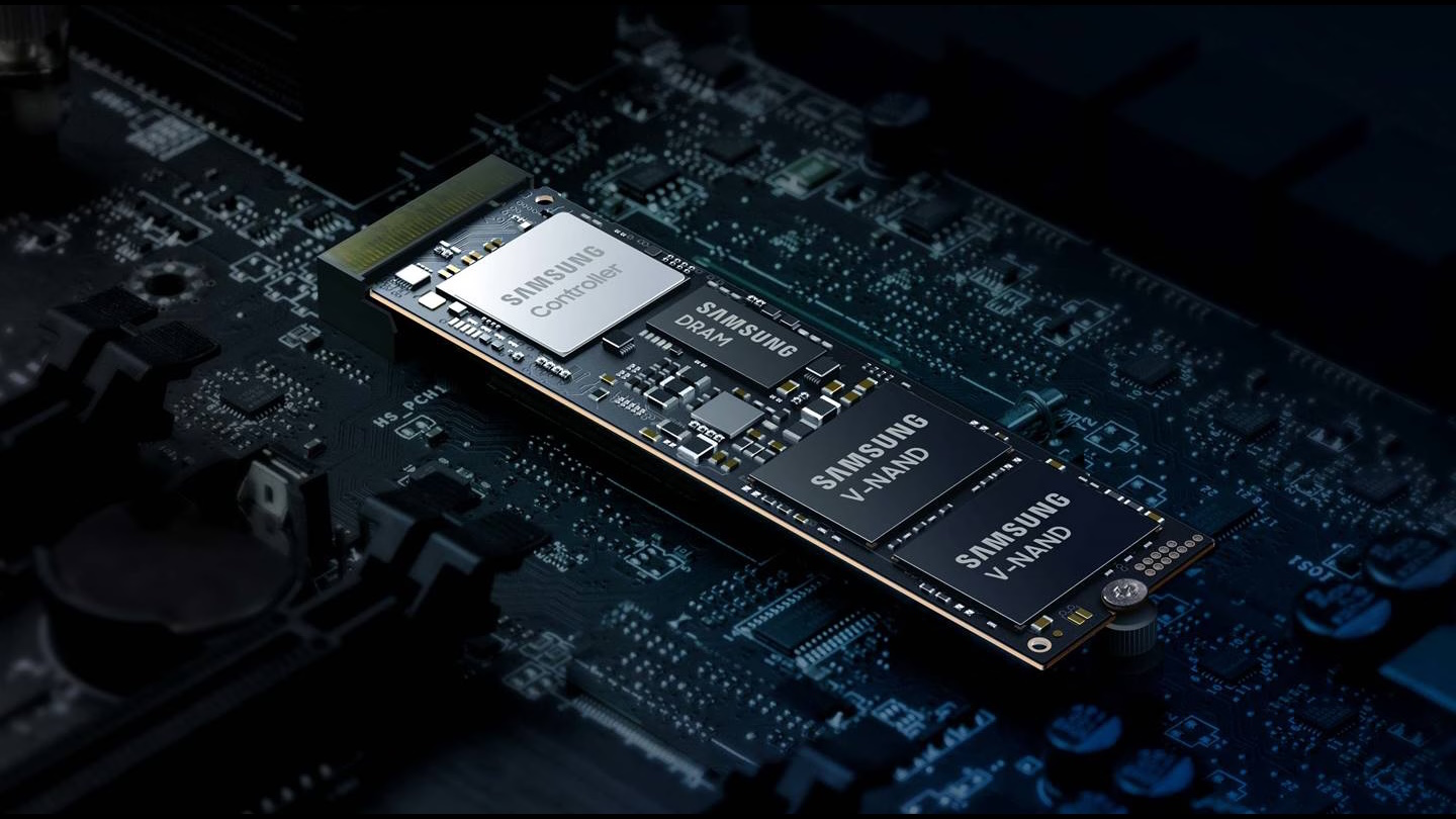 SSD, SSDs, RAID 0, RAID 1, NVMe, solid state drive, dual SSD, PC performance, computer speed, storage, data security, data encryption, reliability, hardware upgrade, operating system, applications, games, video editing, 3D modeling, M.2, mainboard, bandwidth, read speeds, write speeds, benchmark, PC-WELT

