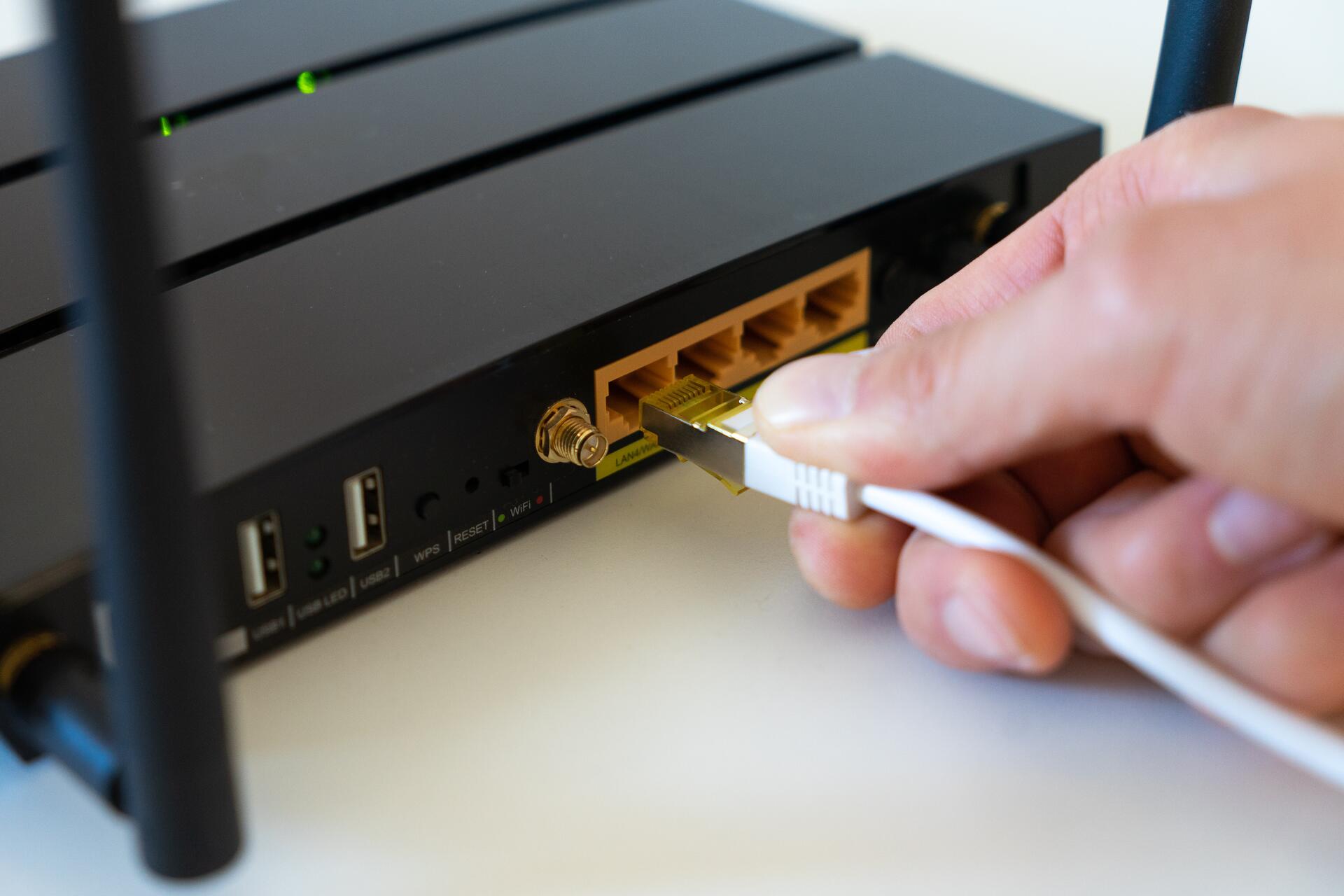 router USB port, USB router, router NAS, file sharing, mobile charging, data backup, Fritzbox, network storage, USB drive, router functionality
