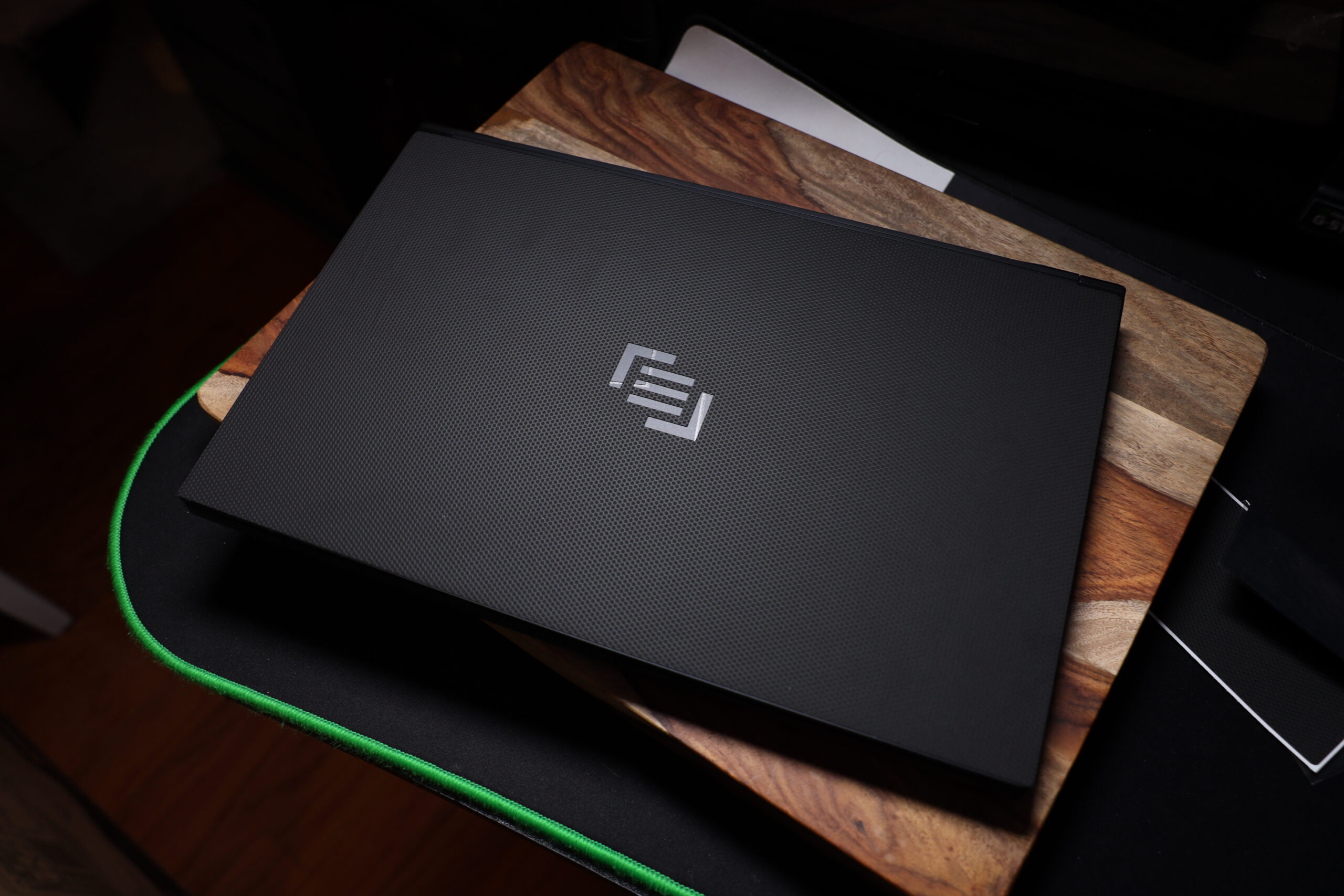 laptop, clamshell mode, external monitor, laptop stand, cooling pad, keyboard, mouse, Thunderbolt dock, USB-C hub, productivity, gaming, power options, Windows settings, peripherals, connectivity, airflow, thermals
