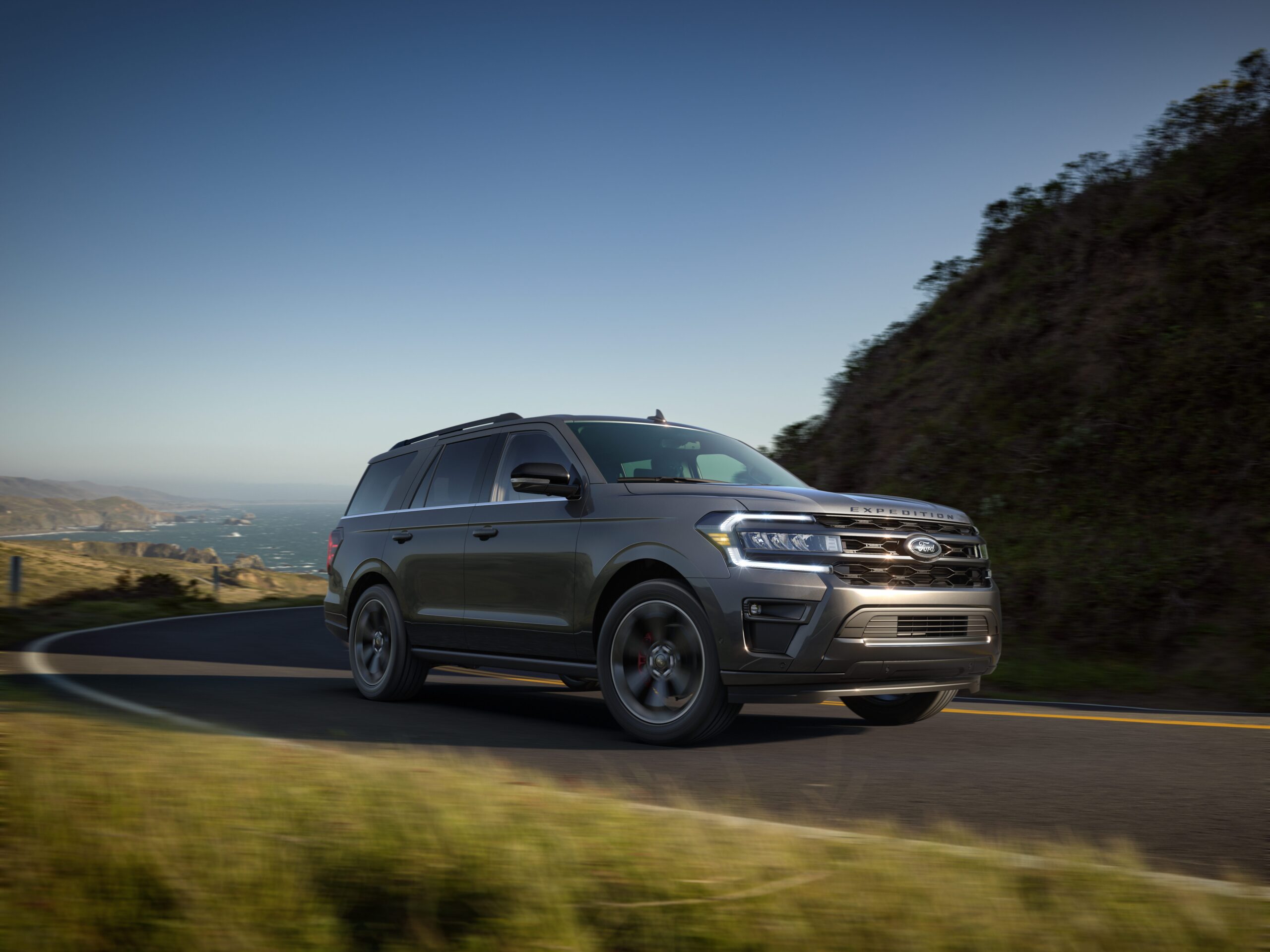 Ford recall, SUV recall, brake line leak, NHTSA recall 25V-314, longer braking time, potential crashes, Ford Expedition, Ford Navigator, Kentucky Truck Plant, brake system warranty, vehicle safety, car recall, automotive recall, Ford brake line issue

