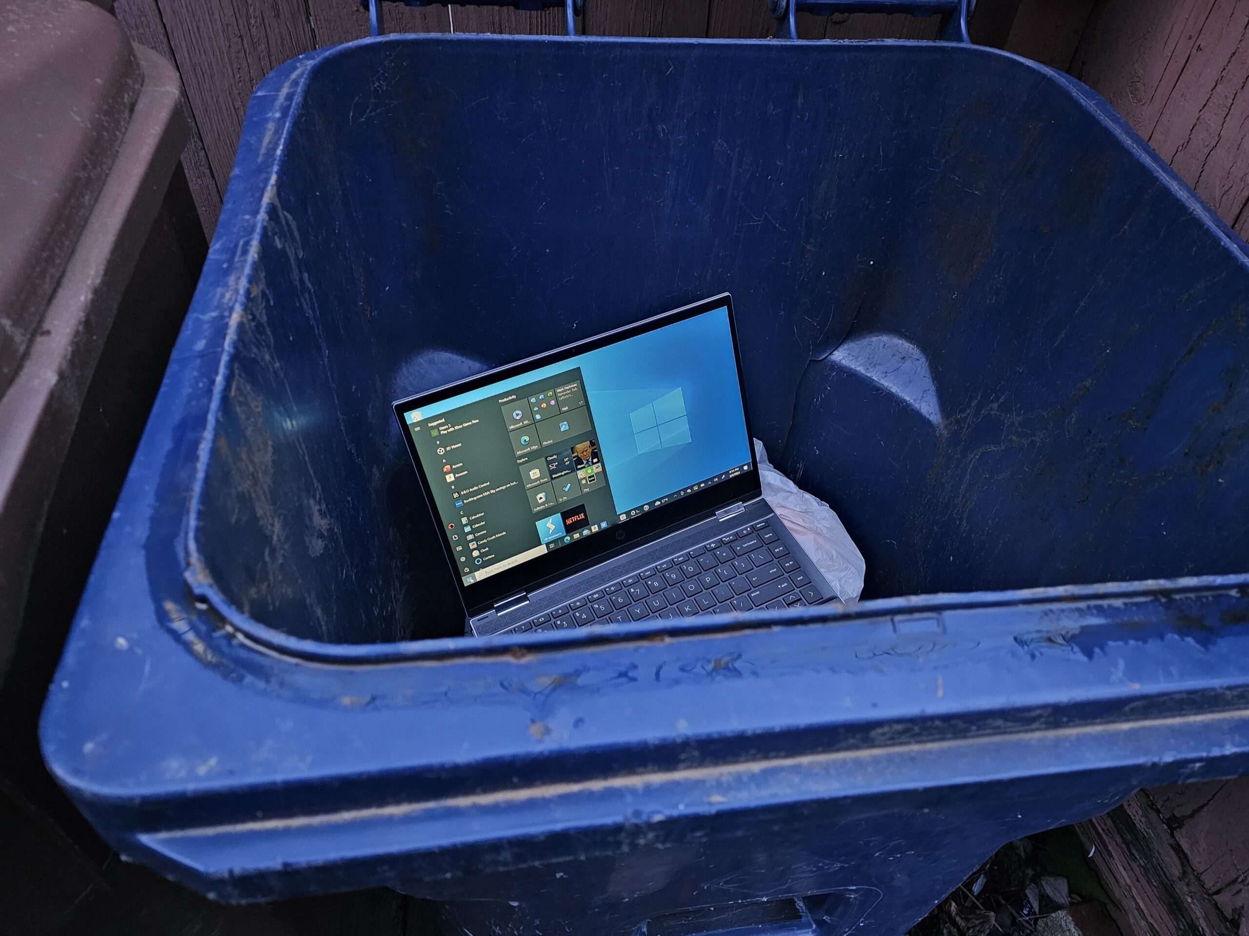 old laptop, repurpose laptop, second monitor, distraction-free writing, retro games, Plex, FocusWriter, Ubuntu, Lubuntu, Wireless Display, Spacedesk, RetroArch, e-waste, extend laptop life, laptop uses, dual monitor setup, laptop projects, how to use old laptop
