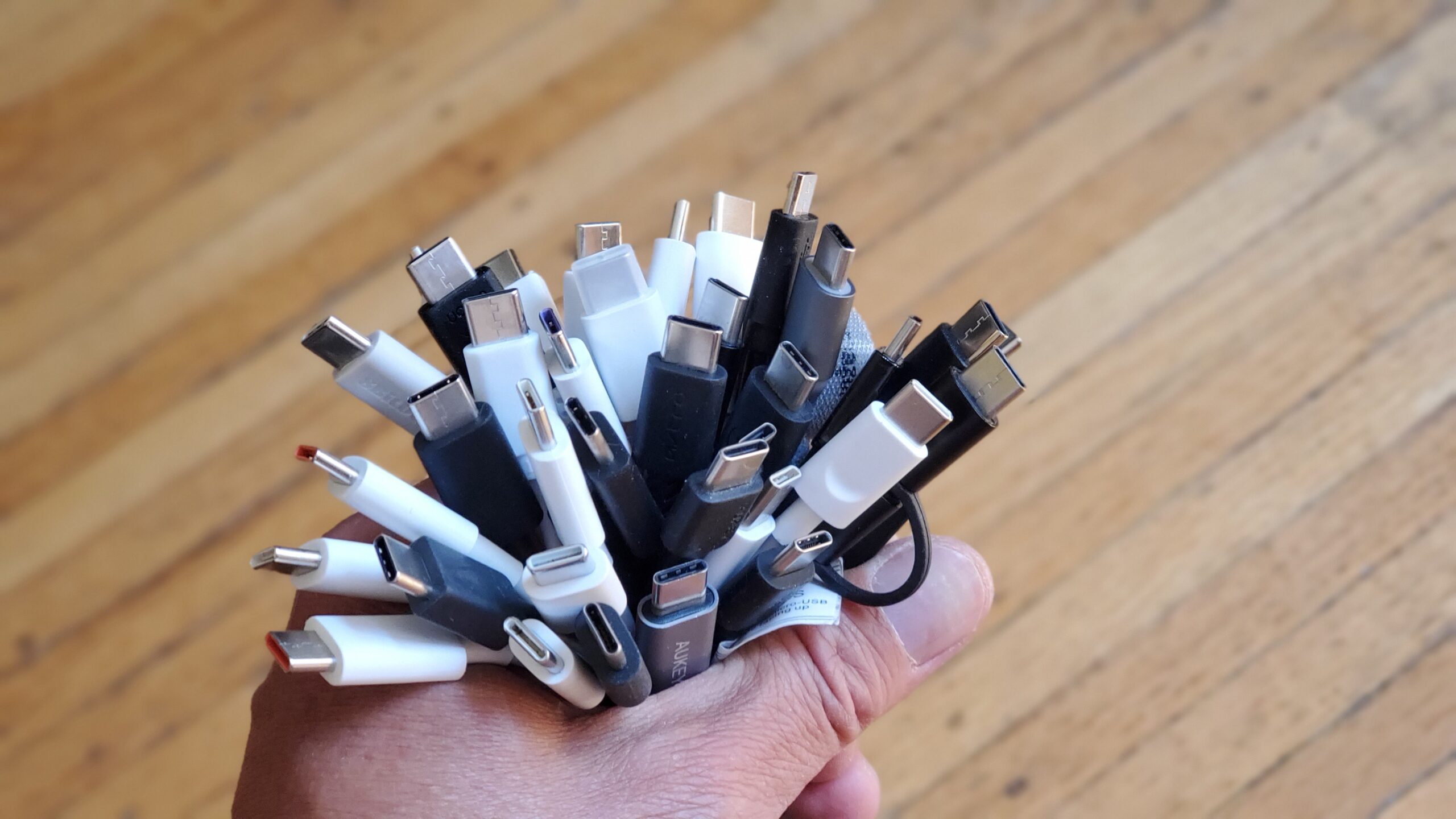 USB-C cables, USB-C safety, USB-C buying guide, Thunderbolt cables, USB4 cables, USB-C cable quality, USB-C cable dangers, USB-C charging, USB-C data transfer, USB-C standards, magnetic USB-C adapters, USB-C cable weight, USB-A vs USB-C, USB-C recommendations, avoiding bad USB-C cables
